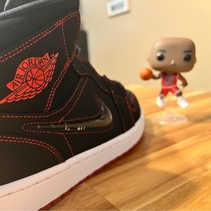 AIR JORDAN 1 MID COME FLY WITH ME MENS SIZE 10.5